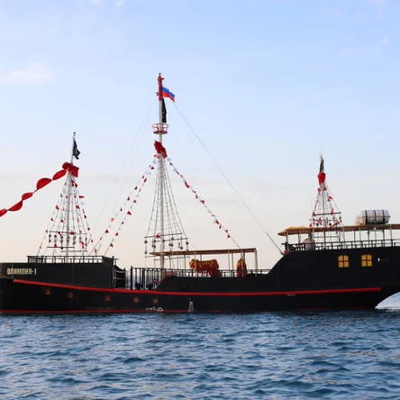 В 20:00  "Ночное Рандеву" с салютом.