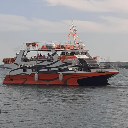 В 15 часов FISH-TOUR на теплоходе "МЕТЕОР"