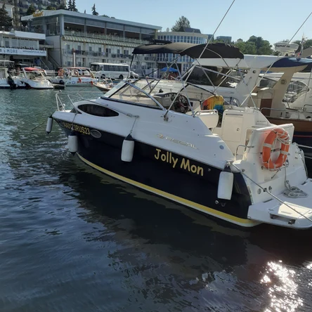 Моторная Яхта "Jolly Mon"