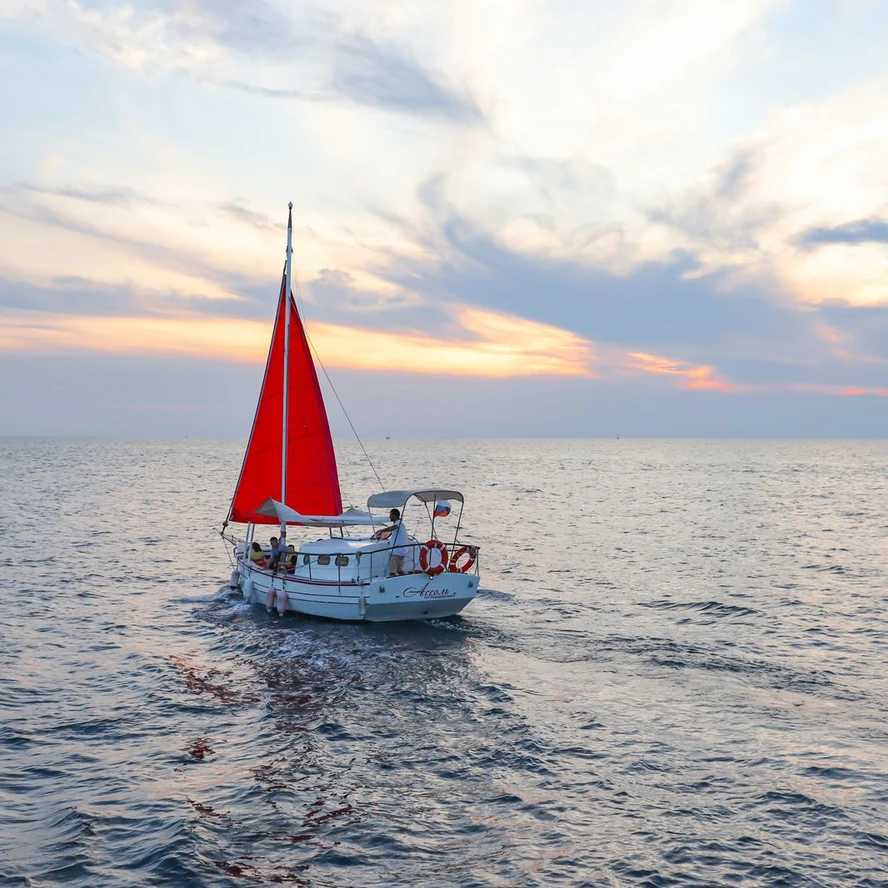 Парусно - моторная Яхта "Ассоль"